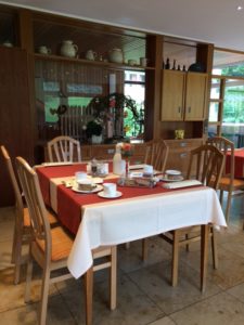 Dallau Elztal, Casa Medica vollwertig Speisen im Speisesaal nach der Quellwasser-Dauerbrause